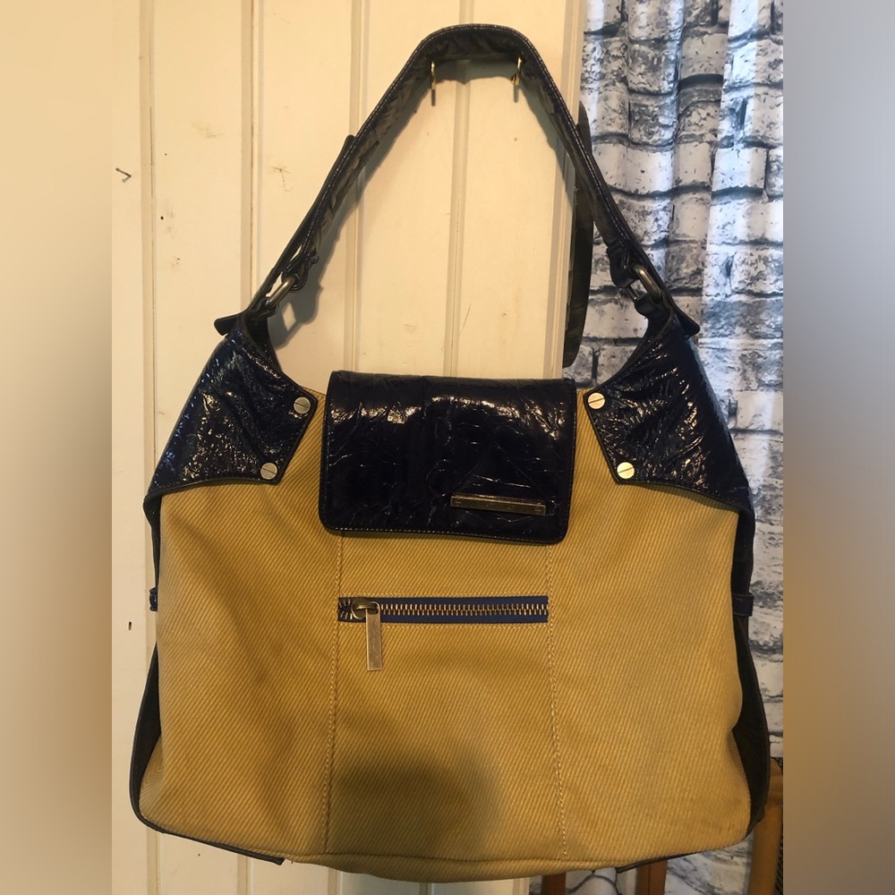 Elegant Black and Tan Women's Shoulder Bag